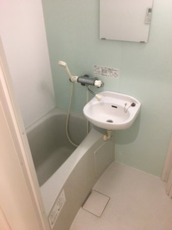 【浴室】 | プリマベーラ鶴見 | 嬉しいバス・トイレ別※クリーニング前の写真です