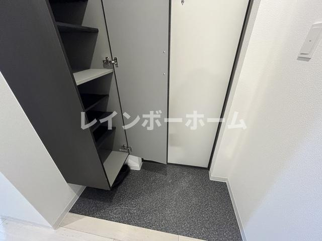 ジーメゾン岩槻本丸の玄関