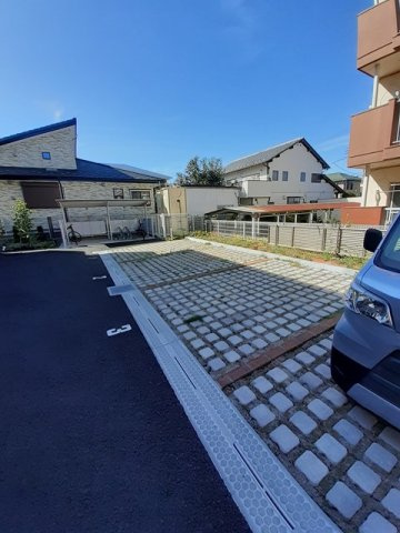 ヴィルドミール柴崎台の駐車場