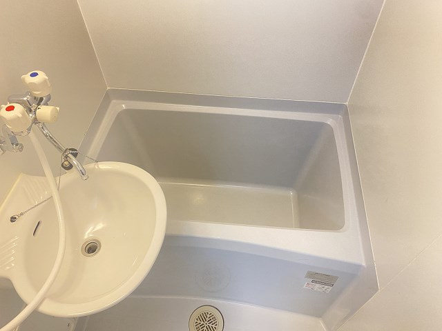 尼崎市南塚口町２丁目のアパートの浴室|日々の疲れを癒すお風呂付です