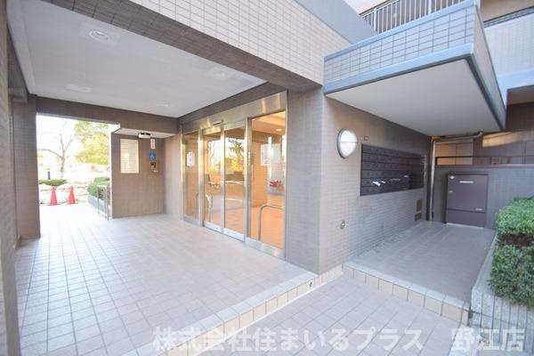 ヴィザージュ鶴見緑地のエントランス