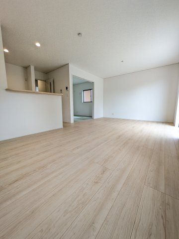 平泉崎 ご案内も即日ご対応可能☆　新築建売住宅の居間・リビング|■リビングの写真です■□■　広いリビングで快適に、ゆったりと過ごせますね♪