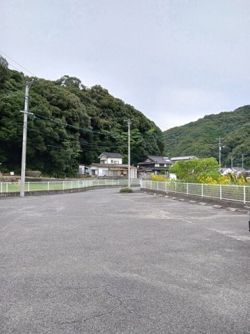 ローズペティル　Ａの駐車場|駐車場に車を止められます