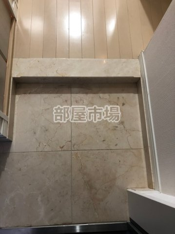 グロースメゾン亀戸の玄関