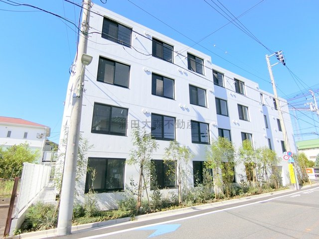 GENOVIA(ジェノヴィア大森町の外観|2026年9月築　RC鉄筋コンクリート造地上4階建て総戸数26戸ペット可インターネット無料
東京都大田区大森東2丁目　京急本線大森町駅徒歩9分、平和島駅徒歩11分