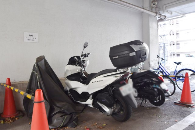 【駐車場】 | 日商岩井芦花公園マンション | バイク置き場。空きの有無などは、個別にお問合せください。～即日のご見学可能～　お問合せはお気軽に。