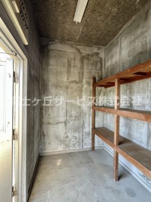 【収納】 | 磐田市見付河原町　中古住宅 | 玄関横の土間収納