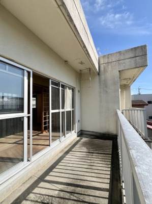 【バルコニー】 | 磐田市見付河原町　中古住宅 | 南面にバルコニーが2カ所あります