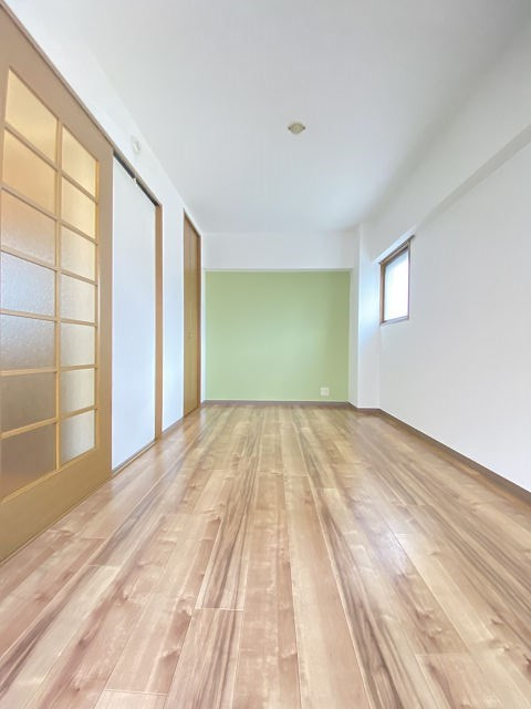 尼崎市神田中通３丁目の賃貸マンションの寝室|広くて明るい寝室