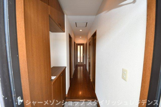 鬼丸ビルの玄関