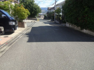 【前面道路含む現地写真】 | 川西市けやき坂5丁目10の5　中古一戸建て