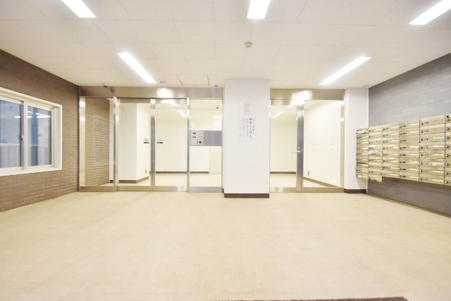 【ロビー】 | 渋谷藤和コープ | マンションのエントランスに広がるホールの様子。～即日のご見学可能～　お問合せはお気軽に。