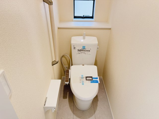 松戸市樋野口新築戸建【中部小学校：10分】のトイレ|温水洗浄暖房便座つきトイレ