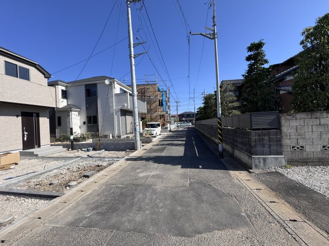 松戸市樋野口新築戸建【中部小学校：10分】の前面道路含む現地写真|南東側前面道路・幅員約5ｍ