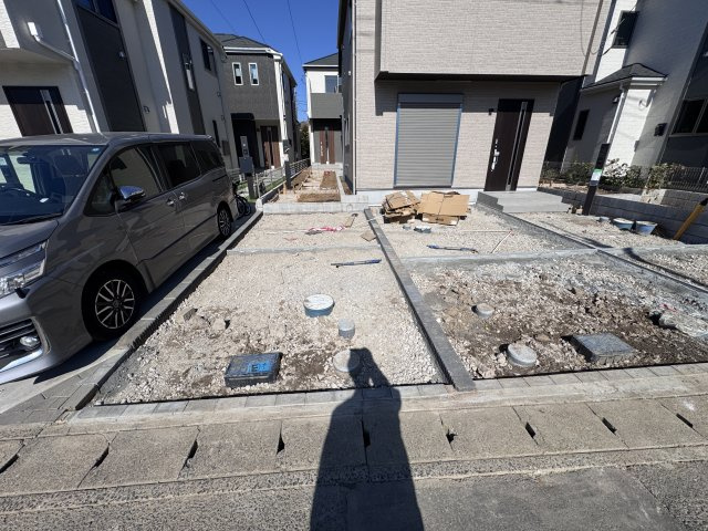 松戸市樋野口新築戸建【中部小学校：10分】の駐車場|E号棟駐車スペース（10月18日撮影）