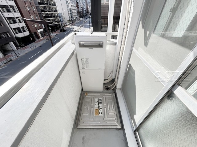 【バルコニー】 | グリーンパーク市ヶ谷柳町 | バルコニーの様子。ちなみに専有部分ではなく共用部分です。～即日のご見学可能～　お問合せはお気軽に。