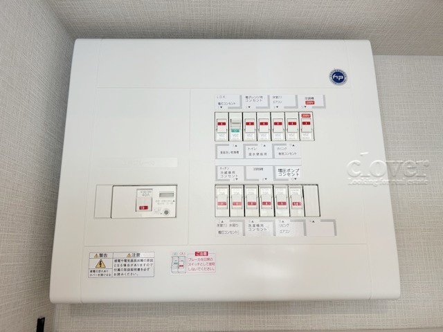 【発電・温水設備】 | グリーンパーク市ヶ谷柳町 | ブレーカーや給湯設備等のお写真です。～即日のご見学可能～　お問合せはお気軽に。