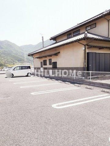 アムールＢの駐車場|当社、チルホームのHPもご覧ください(^^)/物件情報多数♪