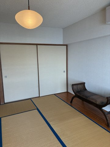 熱海プラザの和室|押し入れ付きの和室です。