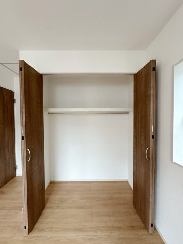 佐伯区薬師が丘4丁目 No.1の収納|全居室収納☆
11帖洋室のクローゼットです♪