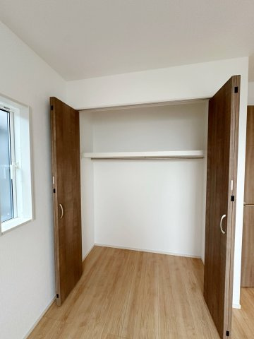 佐伯区薬師が丘4丁目 No.1の収納|全居室収納☆
11帖洋室のもう1つのクローゼットです♪