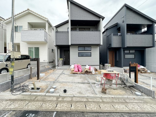 佐伯区薬師が丘4丁目 No.1の駐車場|車は2台駐車可能（車種による）☆
