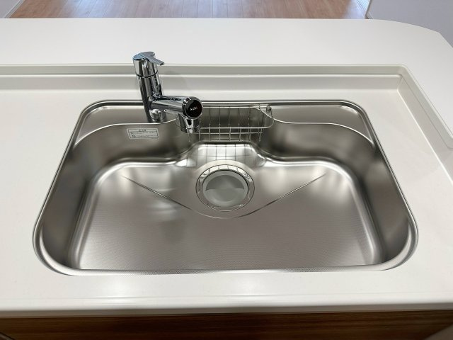 佐伯区薬師が丘4丁目 No.1のキッチン|浄水機能付きステンレスシンク☆
ステンレスシンクは傷や汚れに強く、お手入れも簡単で使いやすいです♪
さらにワンタッチで浄水に切り替えができる為とても便利です！