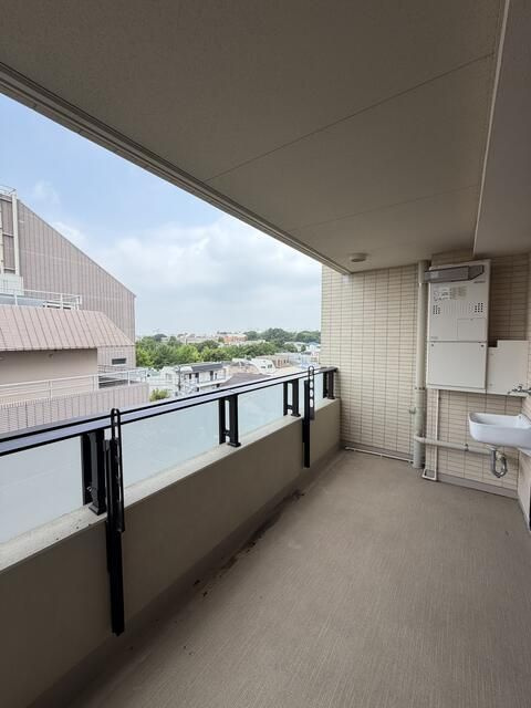 プラウド駒場のバルコニー