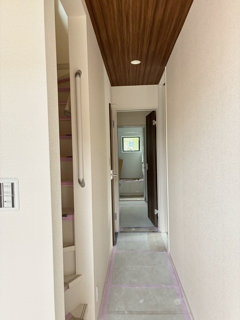 草加市北谷1丁目 新築分譲住宅 全2棟 1号棟の玄関