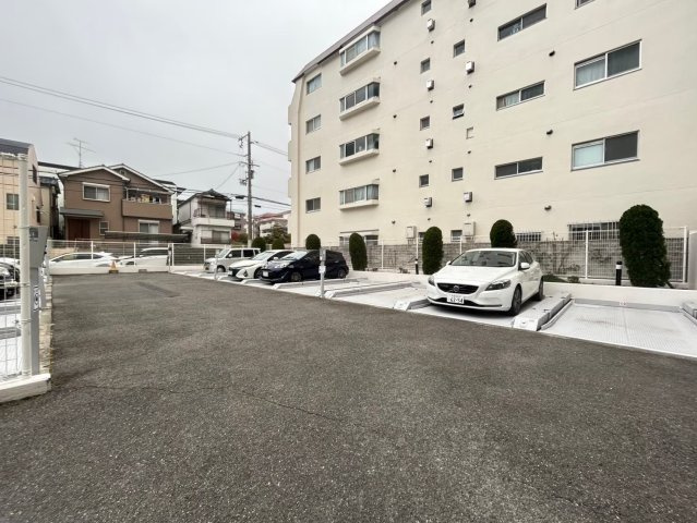 インプルーブ緑地公園の駐車場