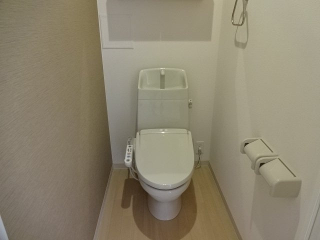 クレシアAのトイレ|シャワー付トイレ