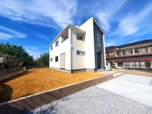 寄居町富田　新築住宅　土地広々80坪超‼の前面道路含む現地写真