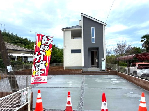 寄居町富田　新築住宅　土地広々80坪超‼の前面道路含む現地写真