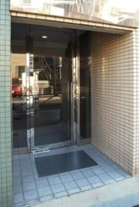 葛飾区東金町５丁目の賃貸マンションのエントランス