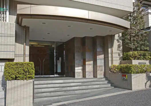 新宿区高田馬場４丁目の賃貸マンションのエントランス