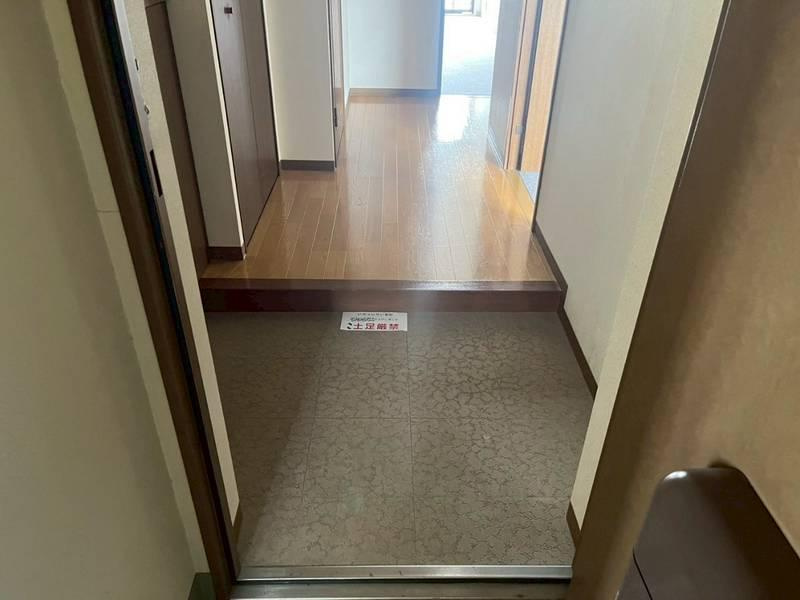 グリーンタウン東新潟壱号館の玄関