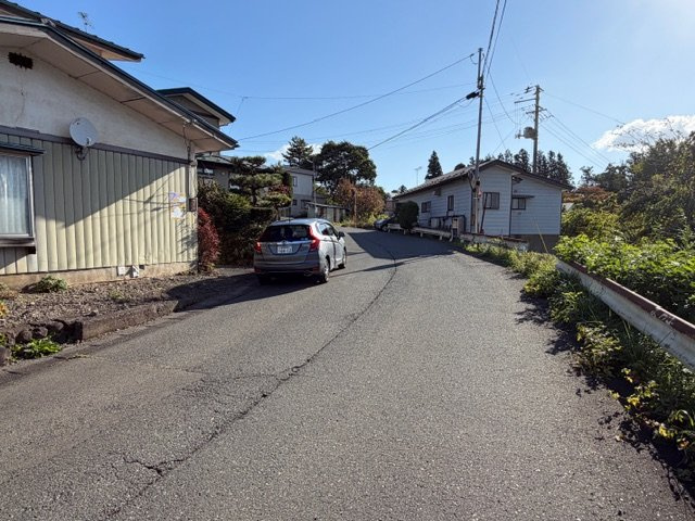 岩手郡雫石町下町8-5の前面道路含む現地写真