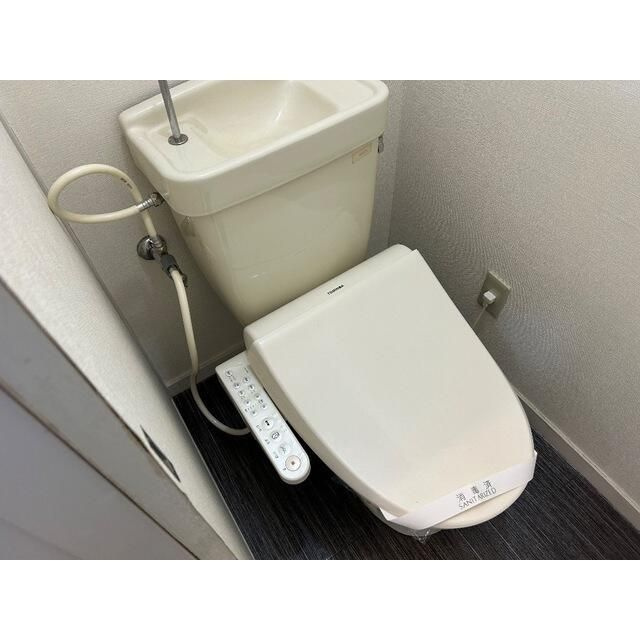 ニューファミリー北柏Ｃ棟のトイレ|落ち着いた色調のトイレです