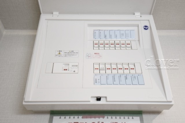 【発電・温水設備】 | ロイヤルハイツ三田 | ブレーカーや給湯設備等のお写真です。～即日のご見学可能～　お問合せはお気軽に。