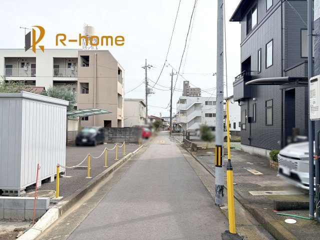 水戸市新荘第4　新築戸建て　1号棟の前面道路含む現地写真|周辺環境も併せて案内致します♪
閑静な住宅地で笑顔あふれる新生活！
ぜひ現地へお越しください♪