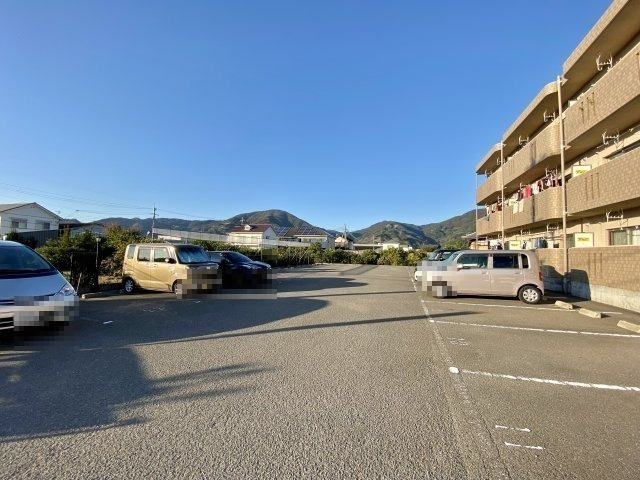 寺ノ元レジデンスの駐車場