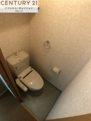 温水洗浄便座付きのトイレです♪