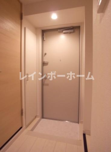リブリ・NKYの玄関