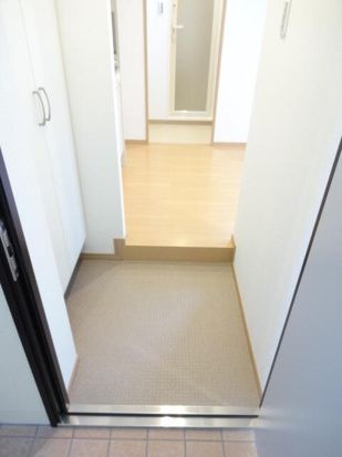 ＲＵＨＥ　ＨＡＵＳ（ルーエハウス）　の玄関