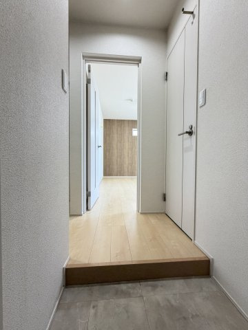 フジパレス遠里小野Ⅲ番館の玄関