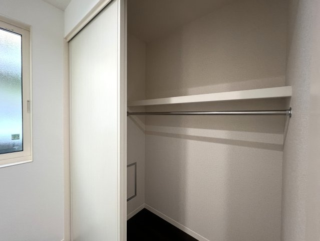 電動シャッターに床暖房！設備はもちろんのことこれが蔵のある家⌂収納がたーーっぷりで大荷物さん必見です！！明るすぎるリビングにウッドデッキで最高の休日を演出♪な【南区六ッ川4丁目】リノベーション戸建の収納|こまごまとしたものを収納できそうですね