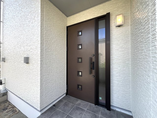 電動シャッターに床暖房！設備はもちろんのことこれが蔵のある家⌂収納がたーーっぷりで大荷物さん必見です！！明るすぎるリビングにウッドデッキで最高の休日を演出♪な【南区六ッ川4丁目】リノベーション戸建の内装|中はこのようになっています