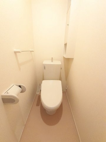ガーデンヒル　藍住　Ｂのトイレ|ゆったりとした空間のトイレです