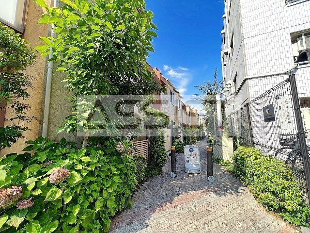 スタイリオ武蔵小山の庭
