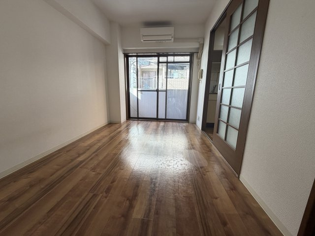 山路ハイツⅢの居間・リビング